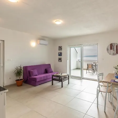 Eol Apartman *